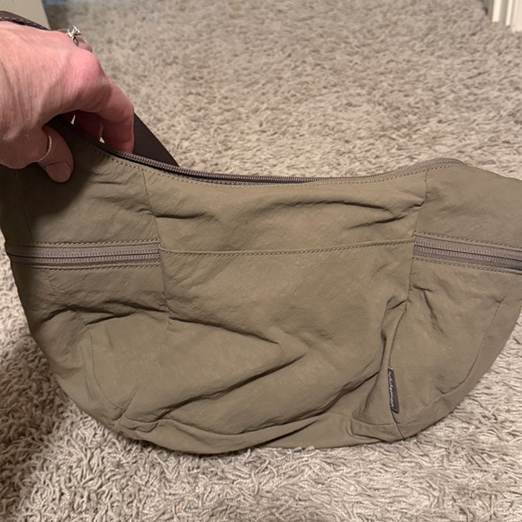 Lululemon Tan Crossbody Bag
Excellent, like new condition! - Picture 3 of 4